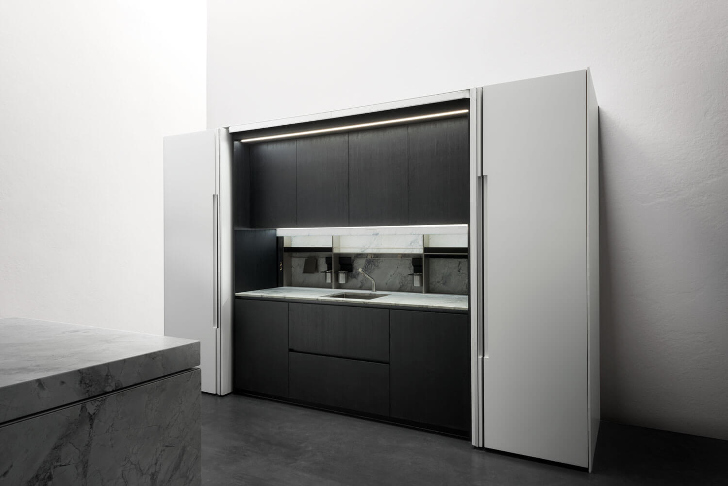 hyper kitchen, design made in Italy, hyper kitchens. Design by Canova, kitchen, architecture, interiors, luxury, cabinets, residential, millwork. In new york and italy